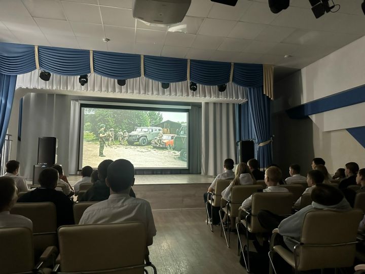 Школьники посмотрели патриотический фильм
