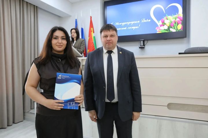 Медсестер поздравили с праздником
