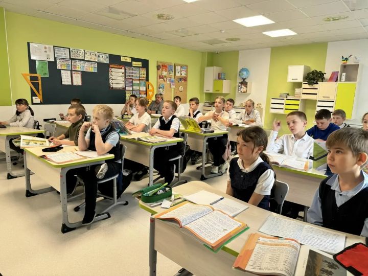 Сотрудники полиции встретили со школьниками Верхотомского