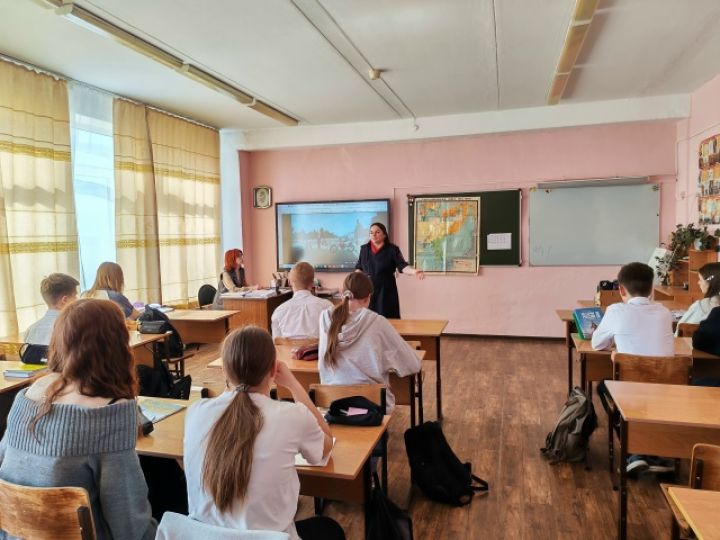 Подросткам рассказали про опасность езды на мопедах без прав