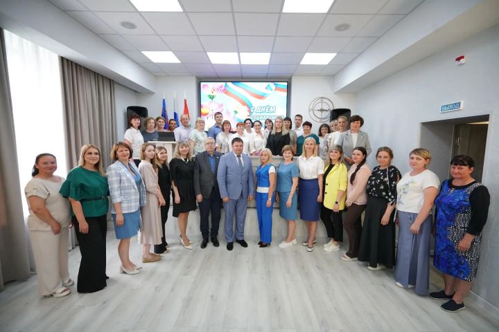 Социальных работников поздравили с праздником