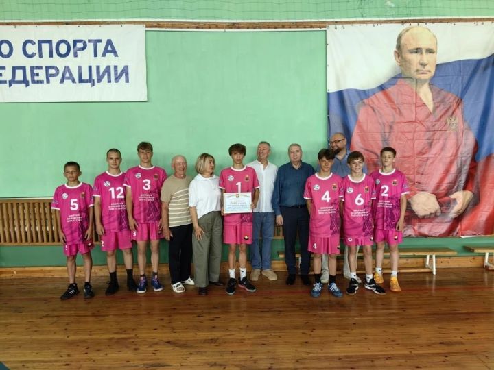 Депутаты помогли спортсменам