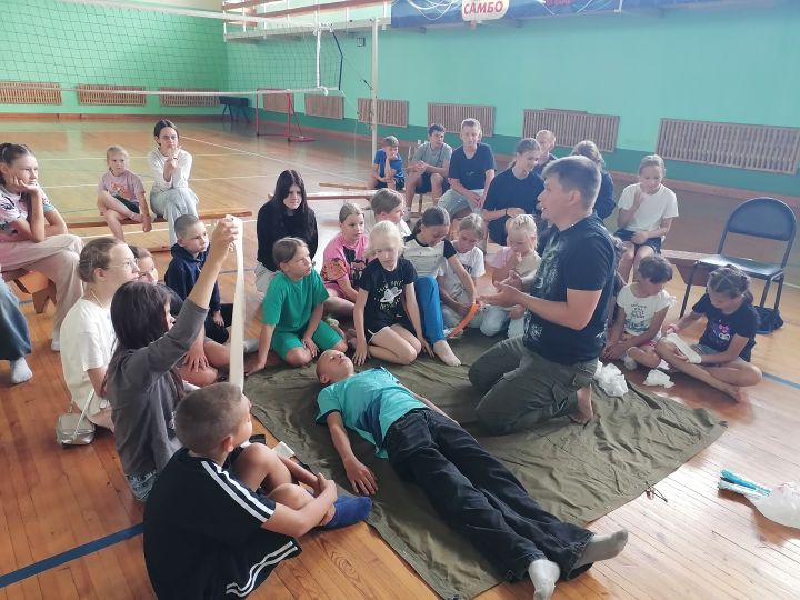 Сотрудник скорой помощи провёл урок безопасности 