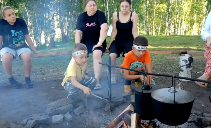 Семейная смена в лагере на природе 