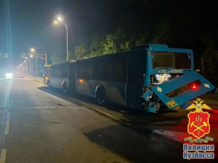 Бетономешалка столкнулась с автобусом