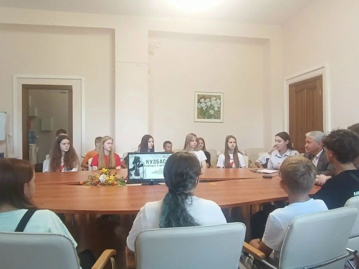 Молодёжь побывала в роли депутатов