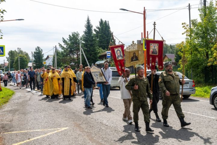 Крестный ход прошёл в Верхотомском