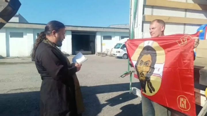Отправленную бойцам помощь освятили