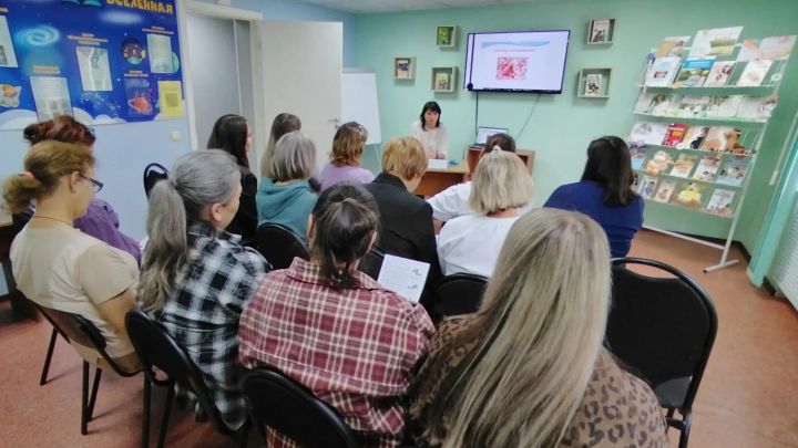 Встреча с акушером прошла в Ясногорской библиотеке
