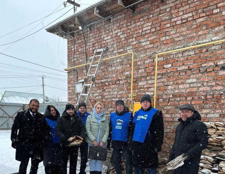 Депутаты заботятся о жителях округа