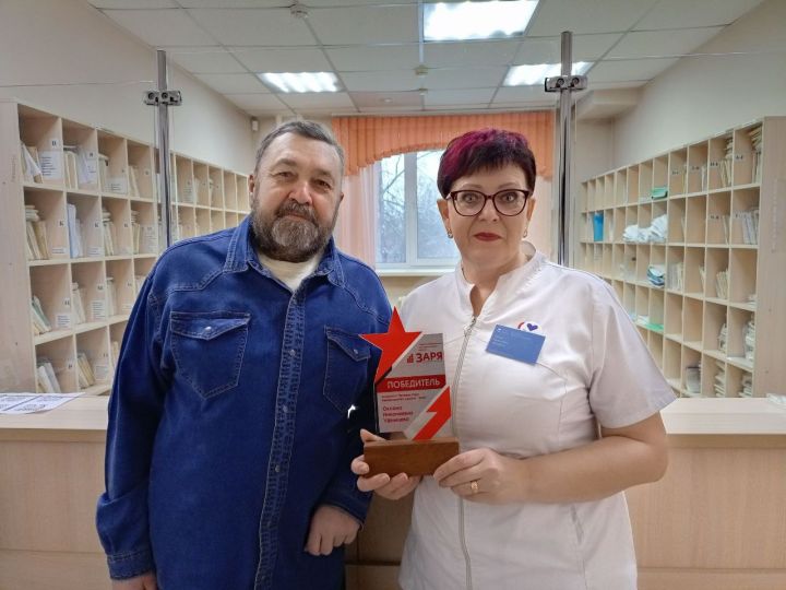 Победительнице конкурса «Человек года – 2024» вручили награду
