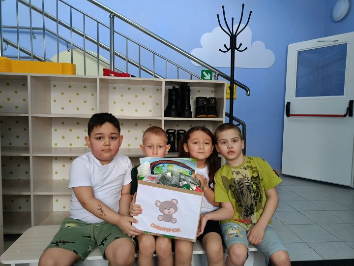 В Березовском детском саду собрали посылки для бойцов