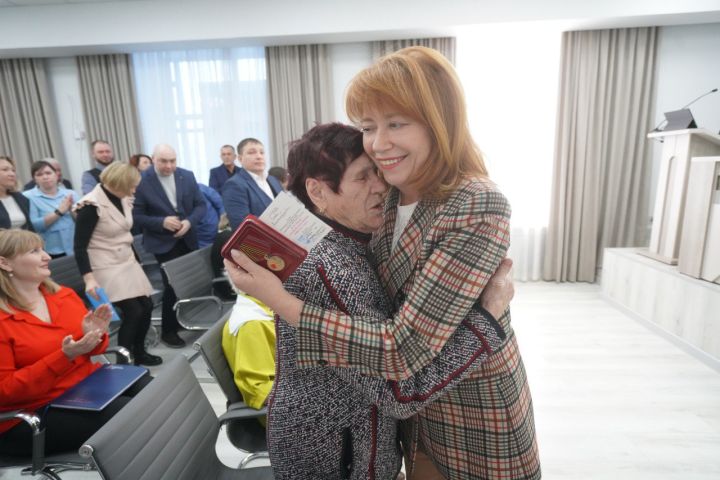 Ветеранам вручили победные медали