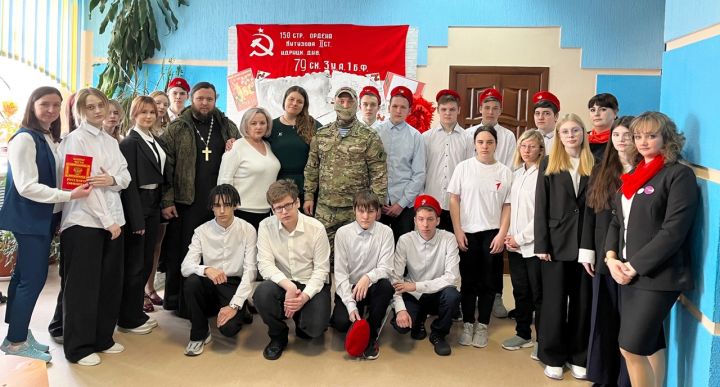 Встреча с участником СВО прошла в Мазуровской школе