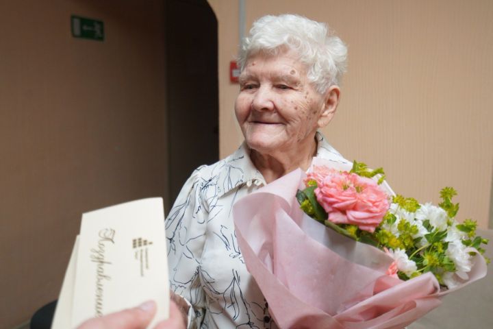 Блокадницу Людмилу Никитичну Тихонову поздравили с днём рождения