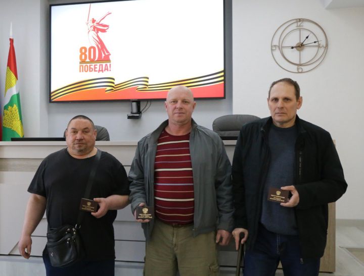 Удостоверения участников боевых действий получили строители