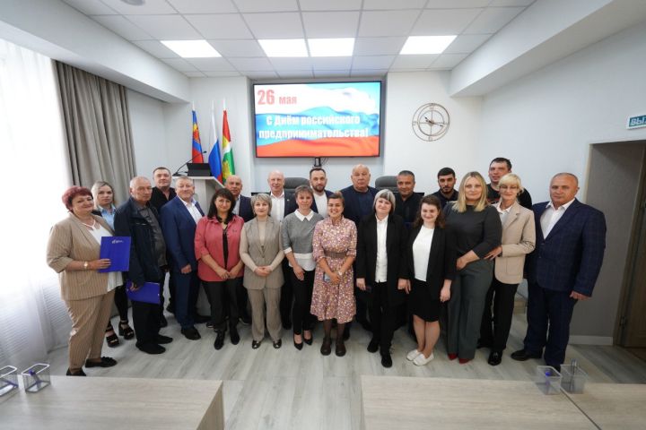 В Кемеровском округе наградили предпринимателей