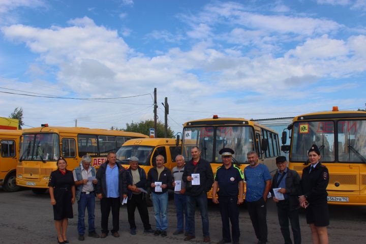 Безопасность школьного транспорта проверили