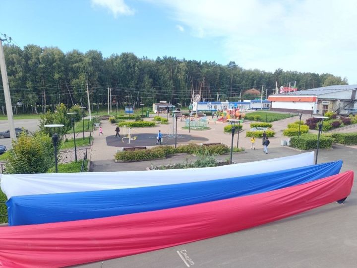 В Кемеровском округе отметили День флага