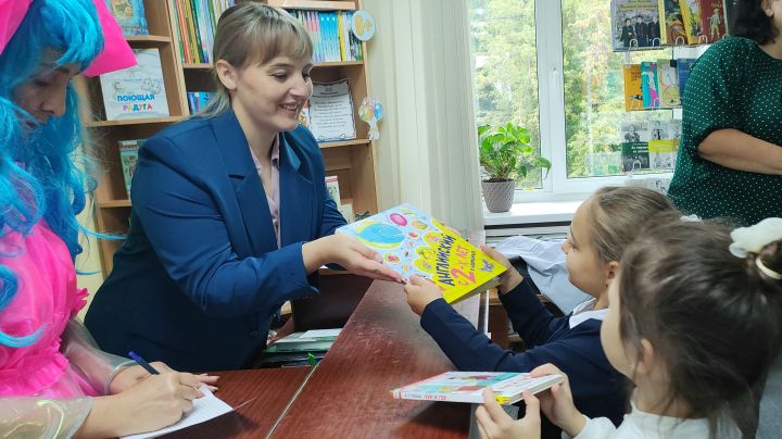 Первоклассники познакомились с Ясногорской библиотекой