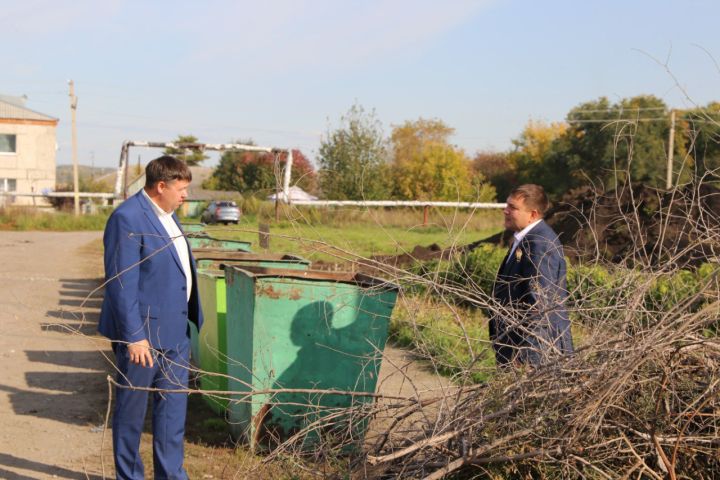 Глава округа проверил благоустройство в Берёзовской территории