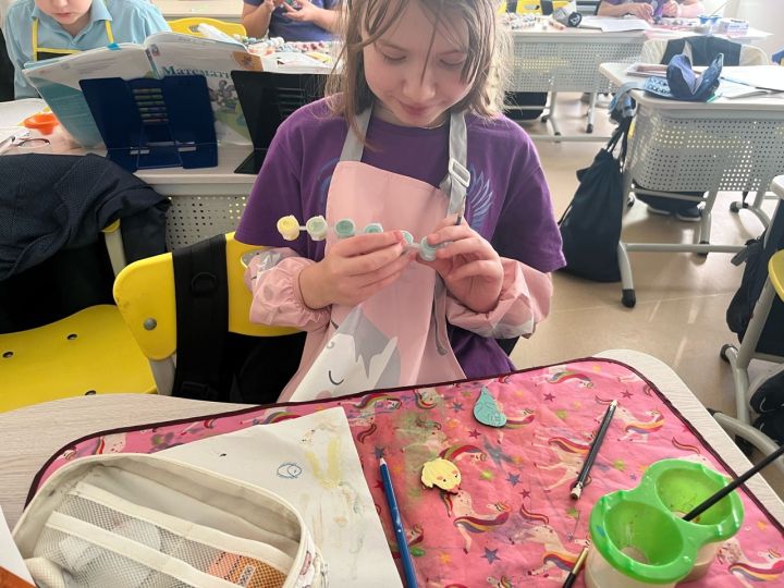 «Орлята» в Ягуново раскрасили деревянных животных