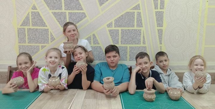 Дети сделали бумажные вазы и выиграли экологический конкурс