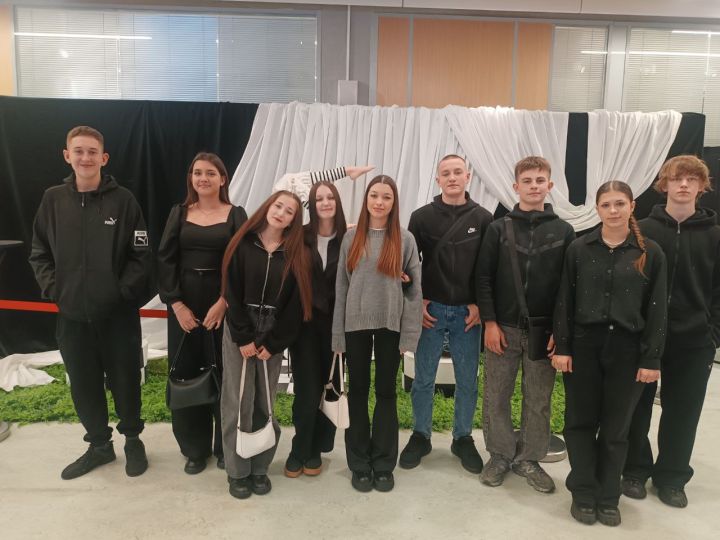 Школьники Звездного побывали на спектакле