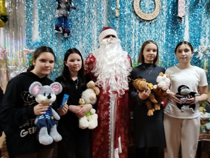 Письма Деду Морозу написали в Разведчике