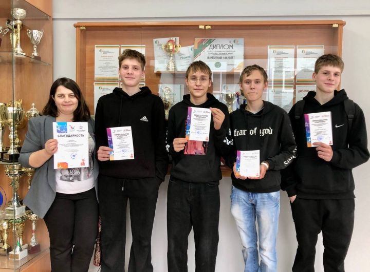 Школьники Старочервово соревновались в управлении квадрокоптерами