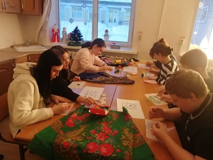 В Разведчике школьники познакомились с народными промыслами