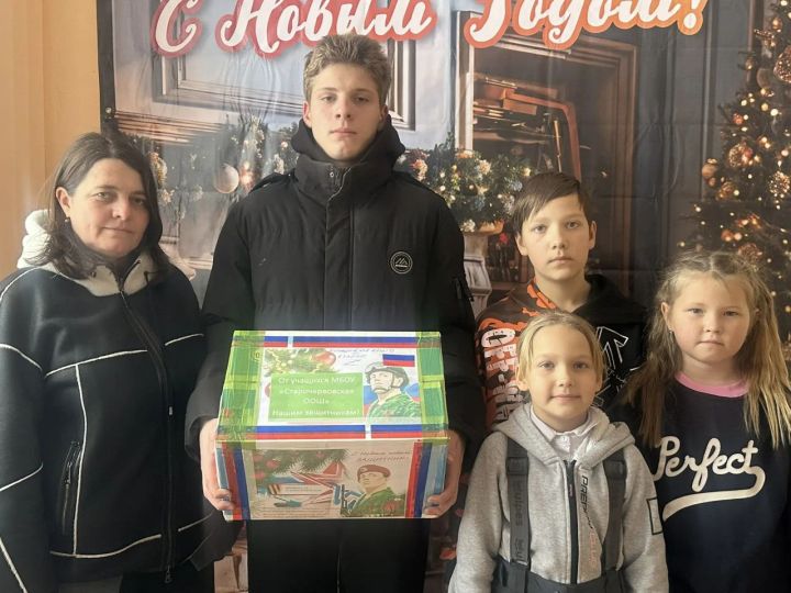 Жители округа собрали новогодние подарки для бойцов 