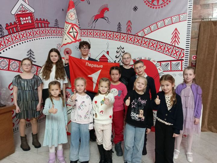 Школьники из Звездного побывали на елке в драмтеатре