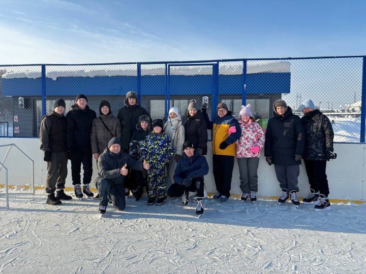 Гиревики отправились покорять каток