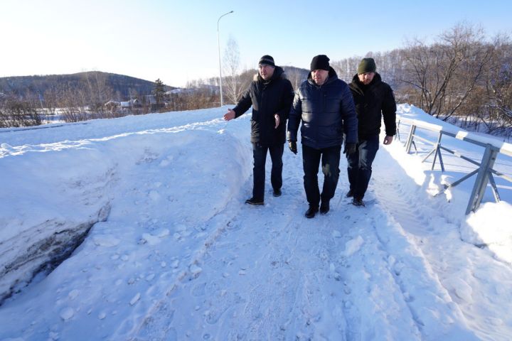 Очистку крыш и дорог проверили в Звездной и Щегловской территории