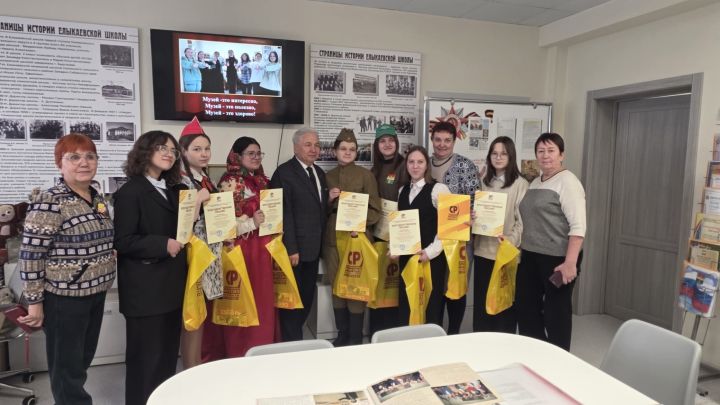 Депутат подарил книги в музей