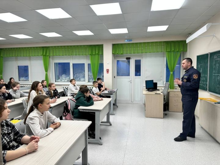 Школьникам Елыкаево напомнили о пожарной безопасности