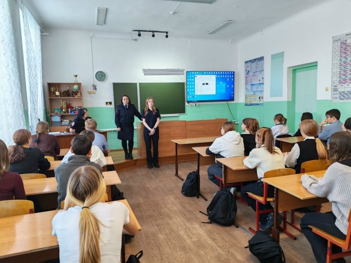Сотрудники рассказали школьникам о работе в полиции