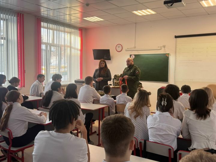 Урок мужества прошёл в Мазуровской школе