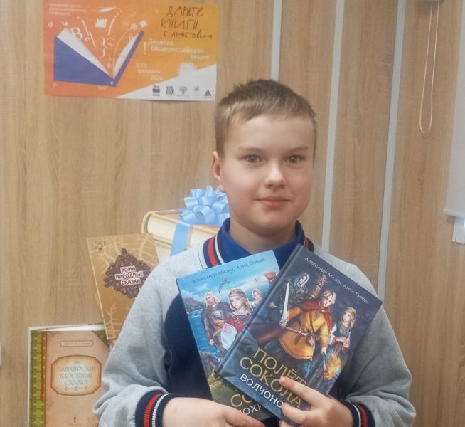 Читатели Черемушек подарили книги библиотеке