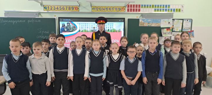 Кадет полиции посетил учеников Пригородной школы