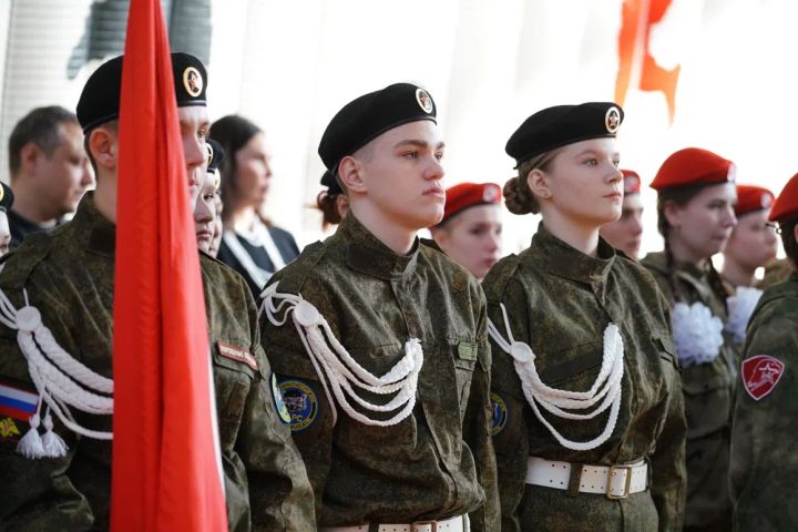 Поём во славу героев