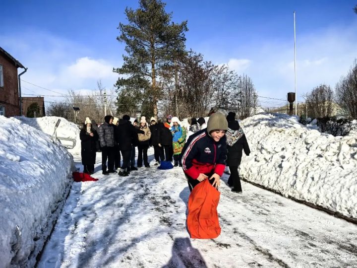 В коррекционной школе Масленицу отметили играми и блинами