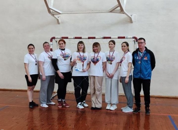 «Бронза» футбольных мам