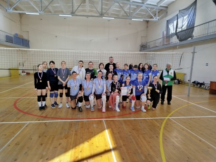 Праздничный женский турнир по волейболу прошёл в Новостройке