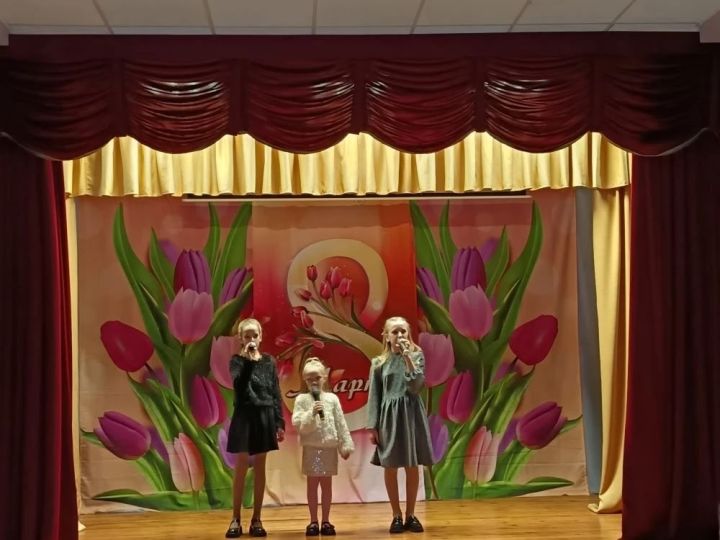 Концертом праздник отметили в Разведчике