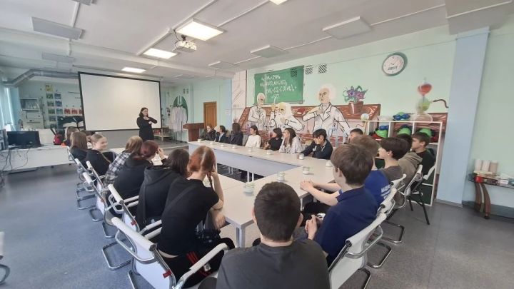 Школьники побывали на «Азоте»