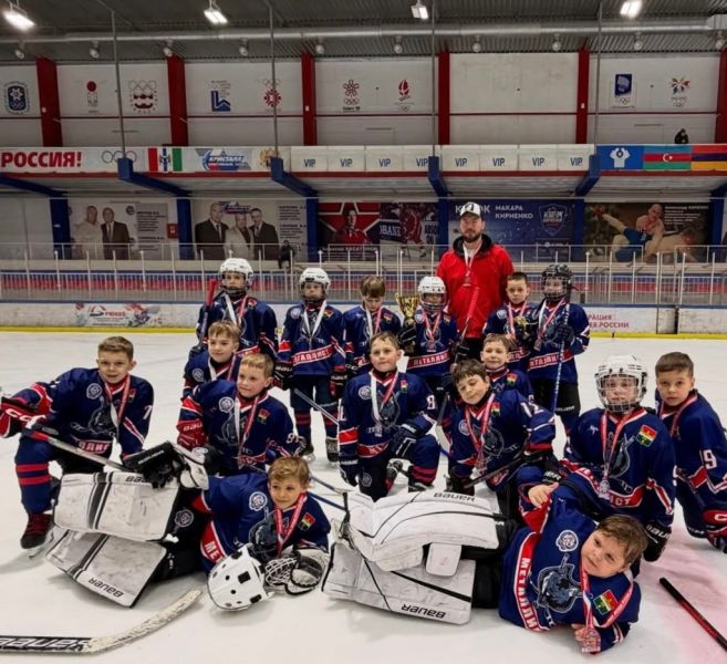 Хоккеисты вернулись с серебром из Искитима