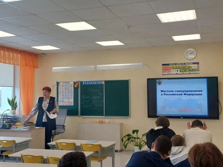 Школьники Елыкаево познакомились с местным самоуправлением