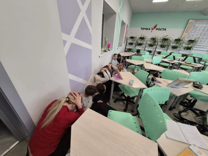 Школьников научили поведению при атаке БПЛА